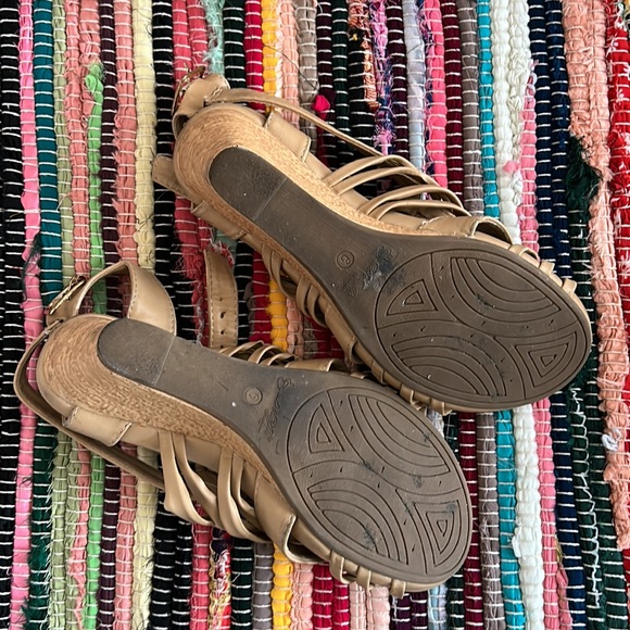 Sandals used beautiful pair size 6 - Picture 3 of 3